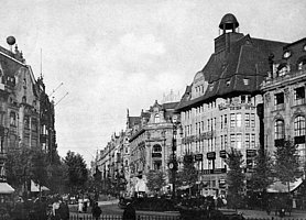 Schwarz-Weiß Fotografie der Einkaufsstraße Zeil in Frankfurt von 1910.