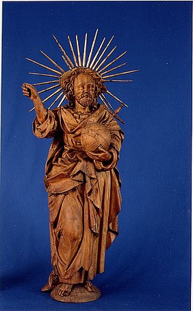 Hölzerne Christusfigur mit Strahlen bekränzt, Hand im Segensgestus erhoben