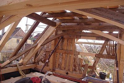 Rohbau eines Holzdachstuhls