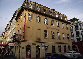 Foto der Hirschapotheke in Würzburg