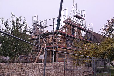 Baustelle mit Gerüst